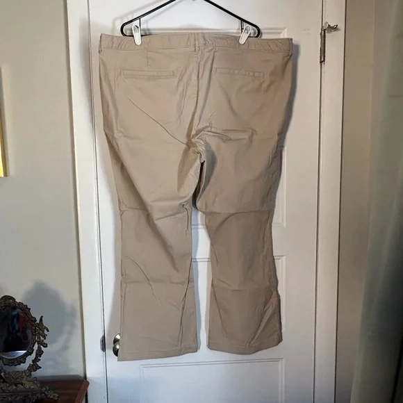 Old Navy Women’s Bootcut Khaki Pants - Picture 6 of 7